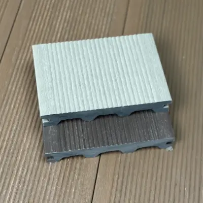 Plinthe pour terrasse synthétique